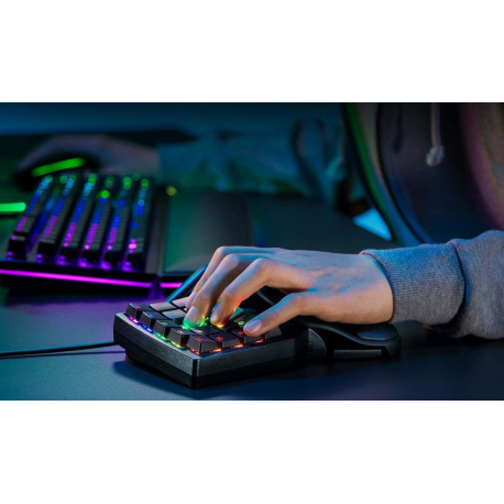 Razer Tartarus Pro - Keypad - with scroll wheel, 8-way directional thumbpad - backlit - USB - key switch: Razer Analog Optical Switches - 3