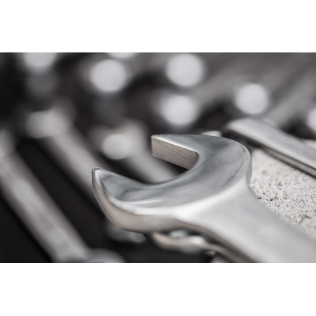 Equip - Patch cable - RJ-45 (M) to RJ-45 (M) - 25 cm - screened shielded twisted pair (SSTP) - CAT 6 - halogen-free, molded, stranded - orange - 6