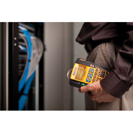 DYMO Rhino 5200 - Hard Case Kit - labelmaker - B / W - Roll (1.9 cm) - cutter - yellow - 16