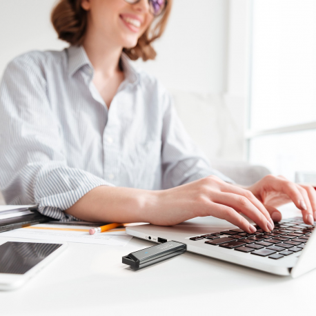 ADATA UE800 - USB flash drive - 128 GB - USB-C 3.2 Gen 2 - silver - 7