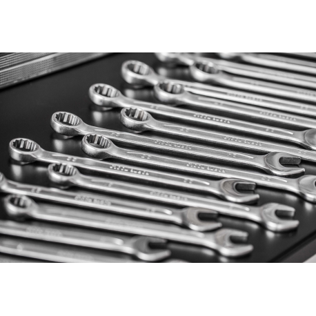 Equip - Patch cable - RJ-45 (M) to RJ-45 (M) - 1 m - SFTP - CAT 6 - halogen-free, molded, stranded - black - 6