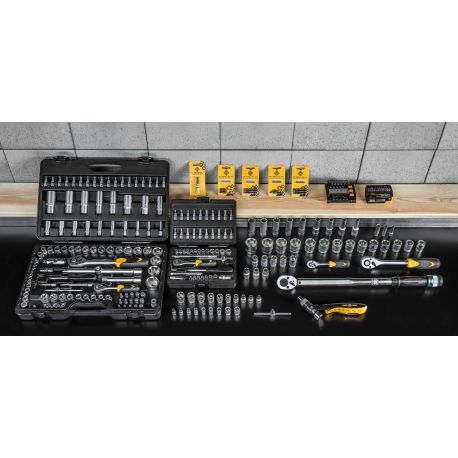 Equip - Patch cable - RJ-45 (M) to RJ-45 (M) - 50 cm - SFTP - CAT 6 - halogen-free, molded, stranded - orange - 5