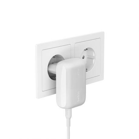 Belkin BoostCharge - Power adapter - 42 Watt - 3 A - PD 3.0 - 2 output connectors (24 pin USB-C, USB) - white - 4